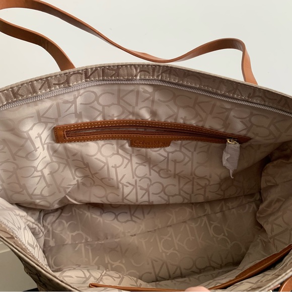 Calvin Klein Medium Logo Tote - Picture 5 of 9